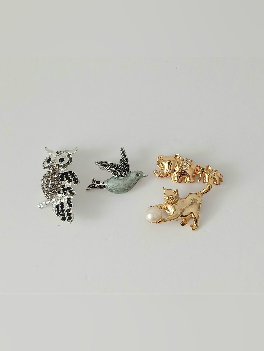 Lot Of 4 Animals Brooches Owl, Bird, Elephant And Cat Not Signed